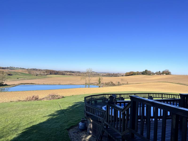 Maison traditionnelle - 290 m² - 7 pièces