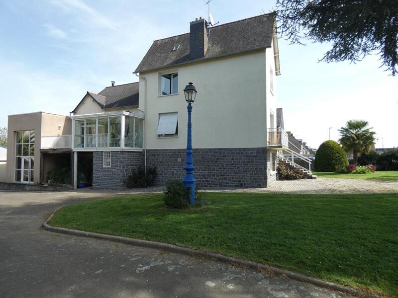 Maison - 379 m² - 12 pièces