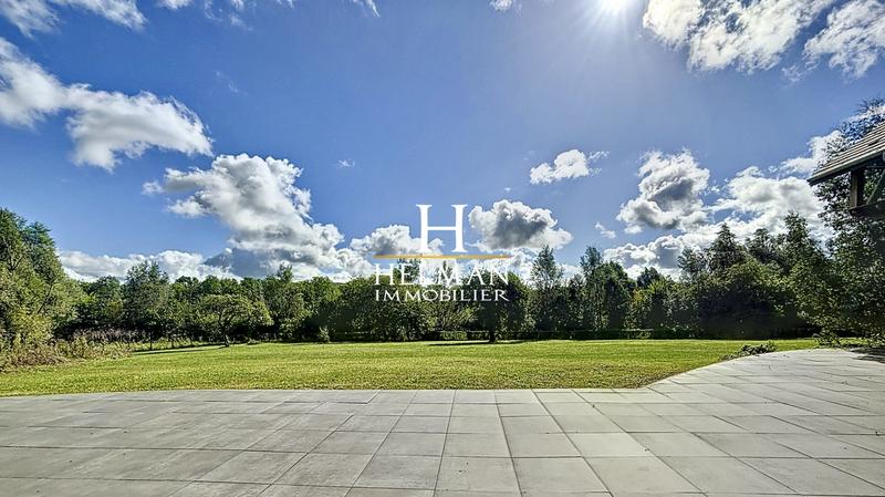 Maison - 600 m² - 10 pièces