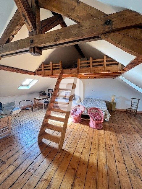 Maison - 180 m² - 8 pièces