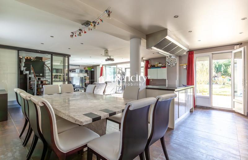 Maison - 161 m² - 5 pièces