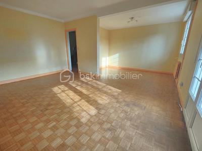 Maison - 99 m² - 5 pièces