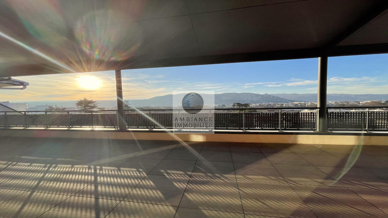 Appartement - 99 m² - 4 pièces