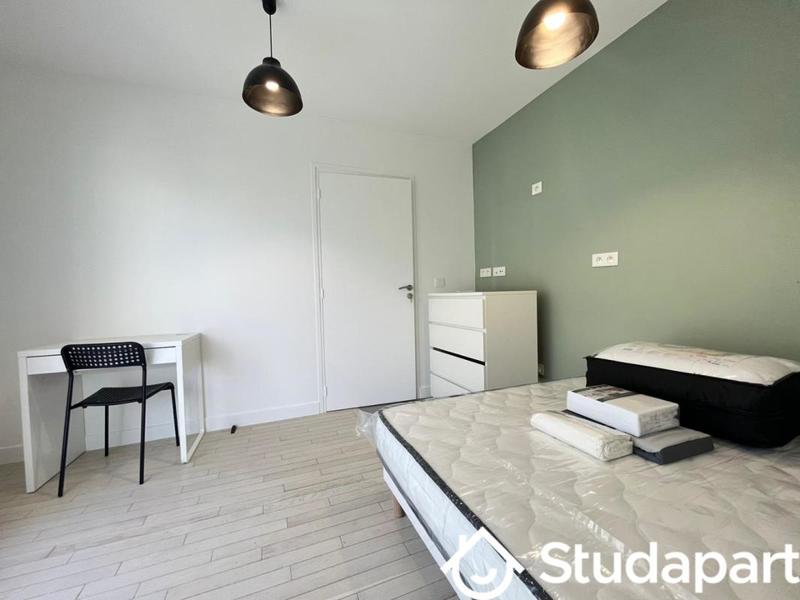 Chambre - 11 m² - 1 pièce