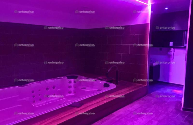 Local d'activité / Entrepôt - 897 m²