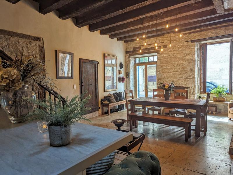 Maison - 280 m² - 8 pièces