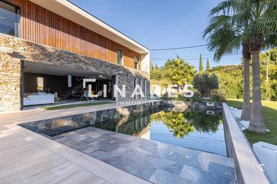 Villa - 242 m² - 5 pièces