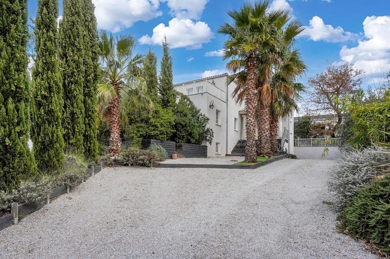 Maison d'architecte - 285 m² - 9 pièces