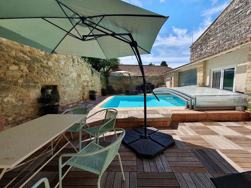 Maison - 250 m² - 10 pièces