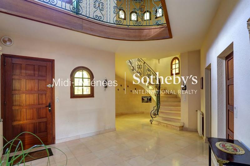 Maison - 242 m² - 6 pièces