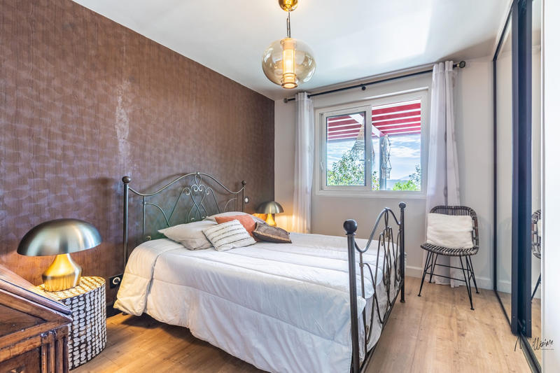 Maison - 207 m² - 8 pièces