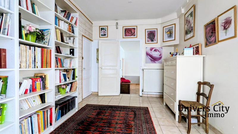 Maison - 235 m² - 9 pièces