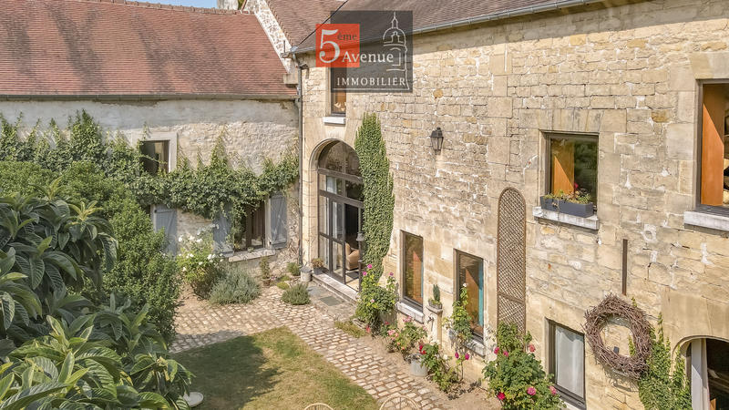 Maison - 550 m² - 15 pièces