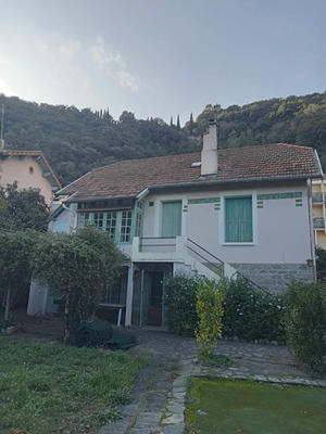 Maison - 231 m² - 12 pièces