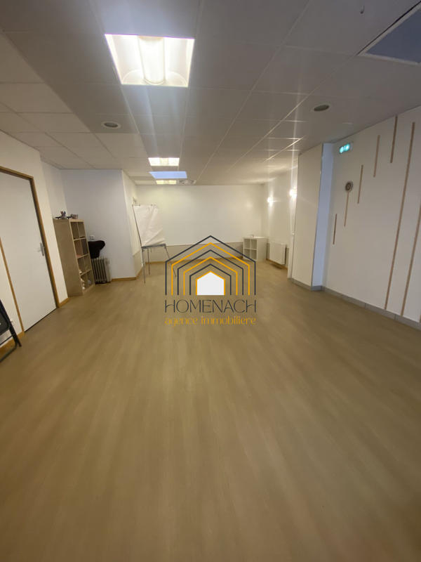 Local d'activités - 244 m²