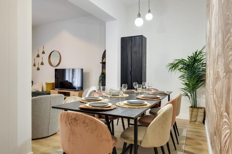 Maison - 250 m² - 12 pièces