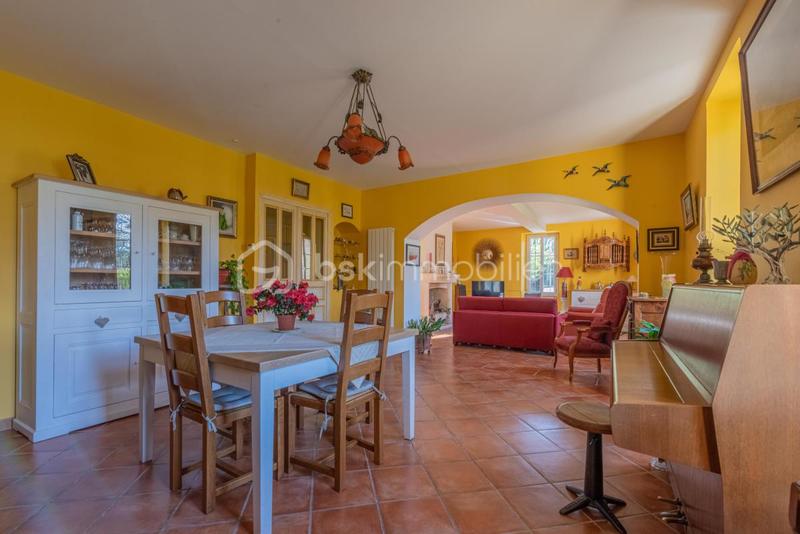 Demeure - 208 m² - 7 pièces