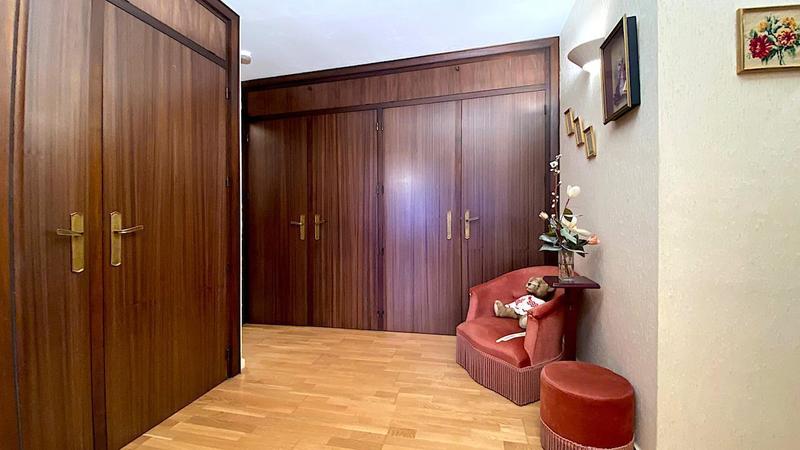 Appartement - 160 m² - 5 pièces