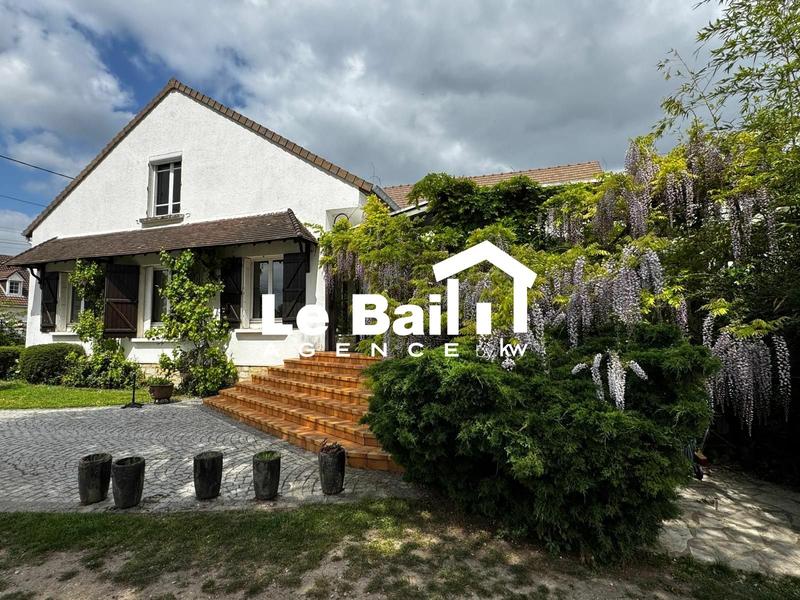 Maison - 280 m² - 9 pièces