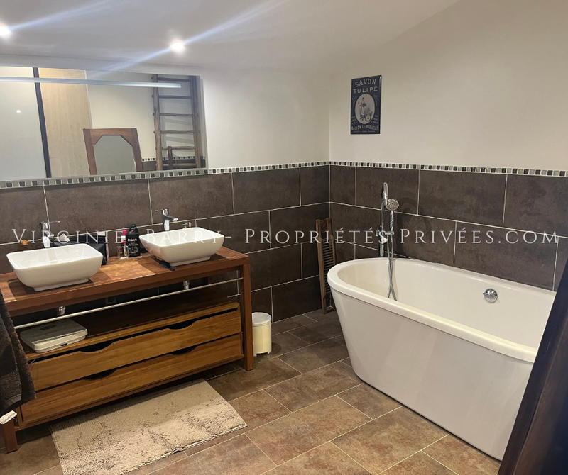 Maison - 350 m² - 10 pièces