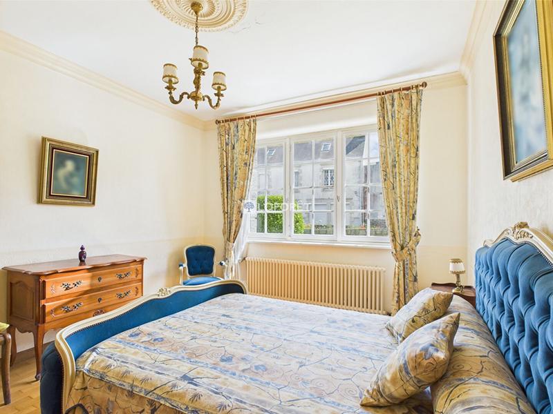 Maison - 204 m² - 8 pièces