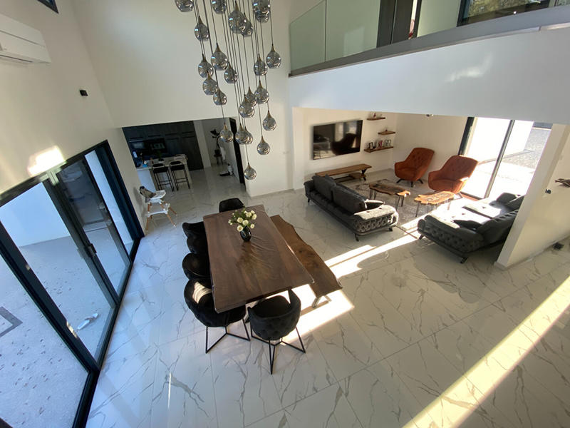 Maison - 195 m² - 5 pièces