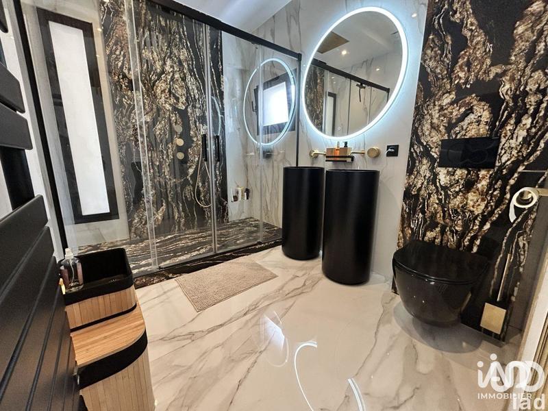 Maison - 200 m² - 6 pièces