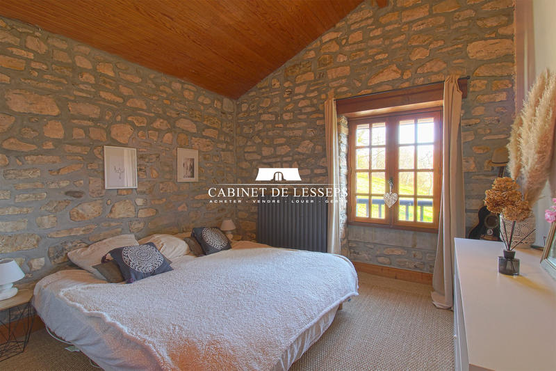 Maison - 238 m² - 7 pièces