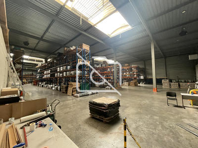 Entrepôt - 3 000 m²