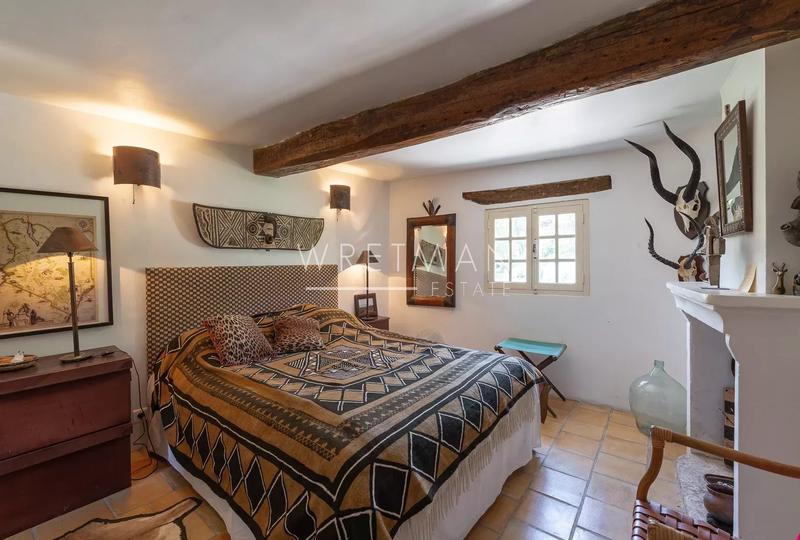 Propriété - 305 m² - 10 pièces