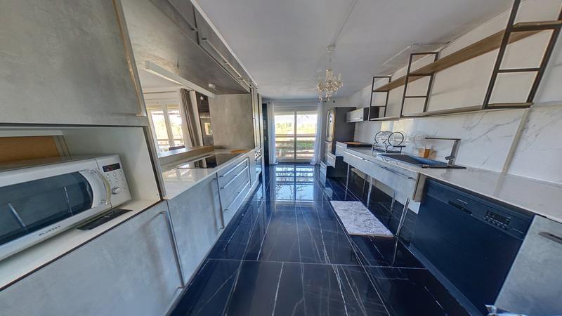 Maison - 254 m² - 7 pièces