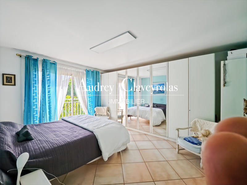 Maison - 330 m² - 5 pièces