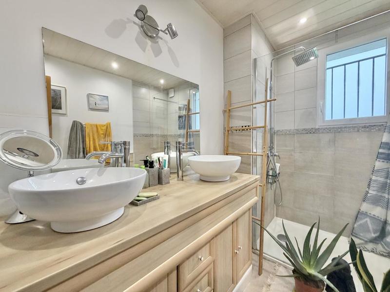 Maison - 188 m² - 8 pièces