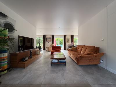 Maison traditionnelle - 226 m² - 8 pièces