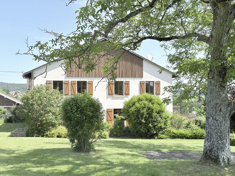 Maison - 323 m² - 11 pièces