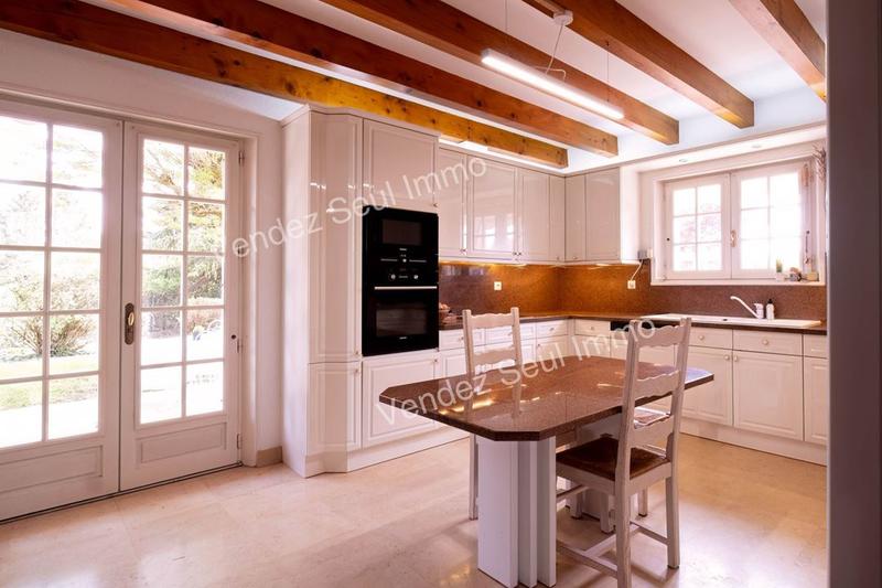 Maison traditionnelle - 223 m² - 7 pièces