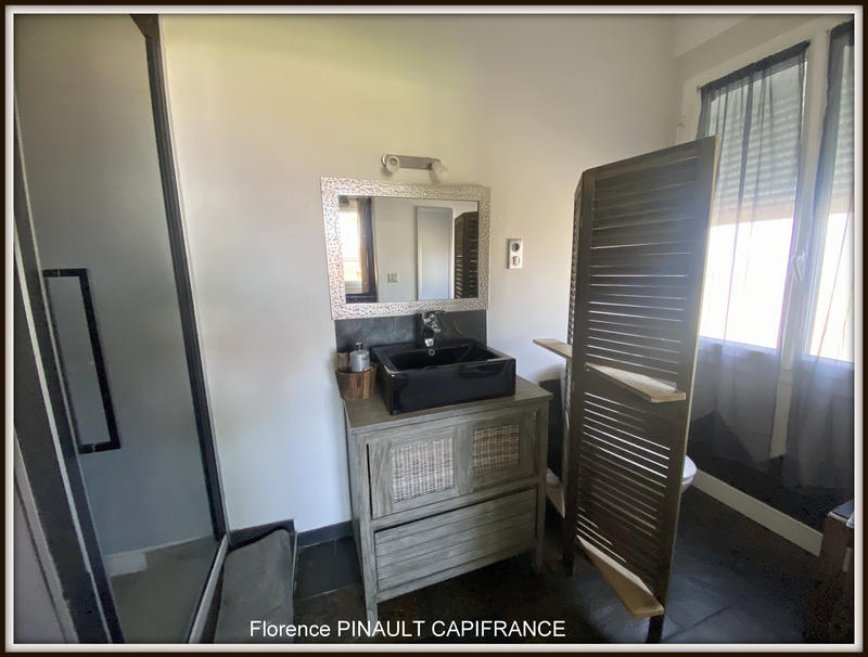 Maison - 233 m² - 9 pièces