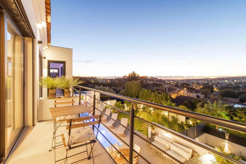 Maison - 250 m² - 7 pièces