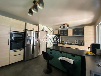 Maison - 163 m² - 8 pièces