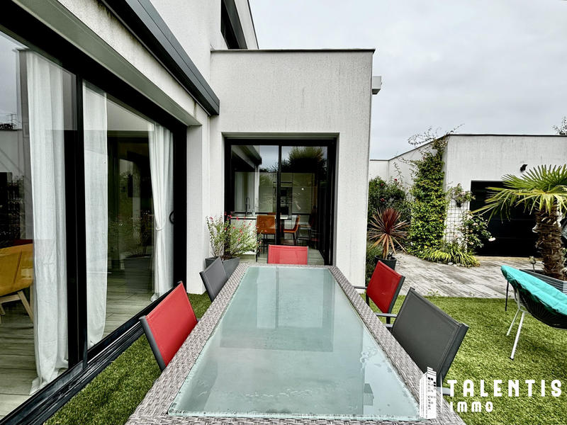 Maison contemporaine - 192 m² - 7 pièces