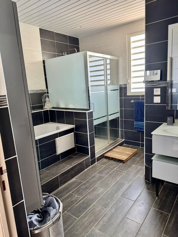 Maison - 229 m² - 6 pièces