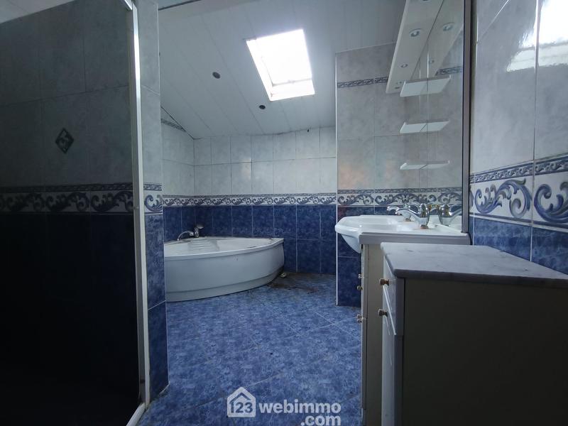 Maison - 200 m² - 6 pièces