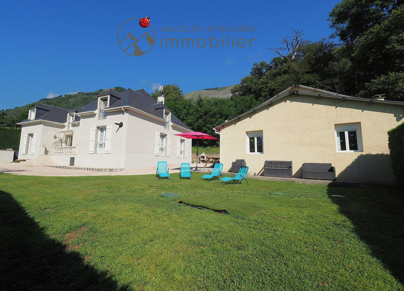 Propriété - 350 m² - 11 pièces