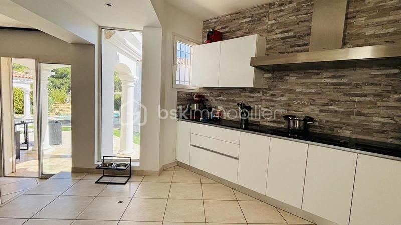 Villa - 301 m² - 11 pièces