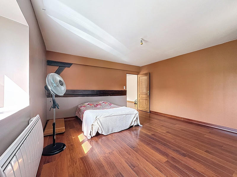 Maison - 210 m² - 7 pièces