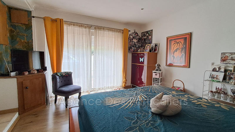 Maison - 223 m² - 8 pièces