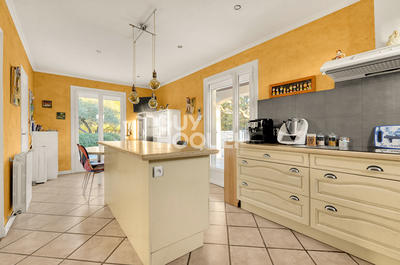 Maison - 221 m² - 7 pièces