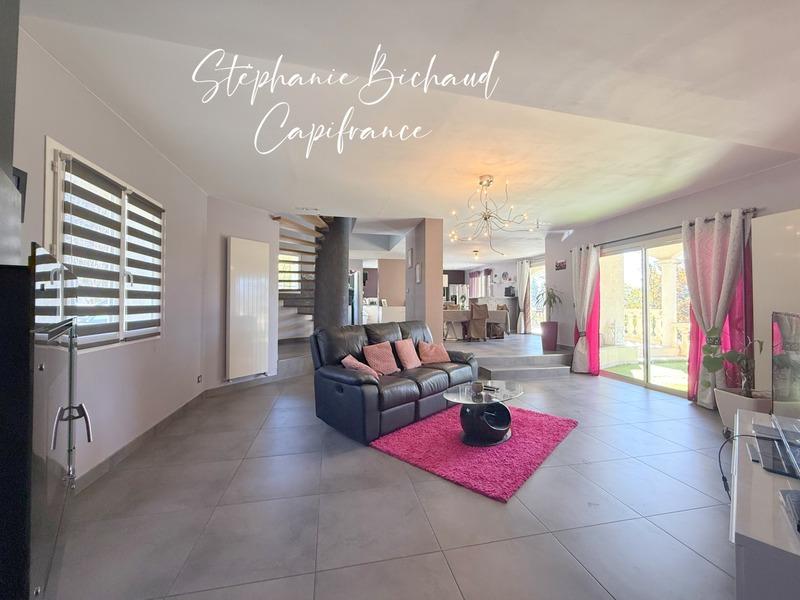 Villa - 205 m² - 6 pièces