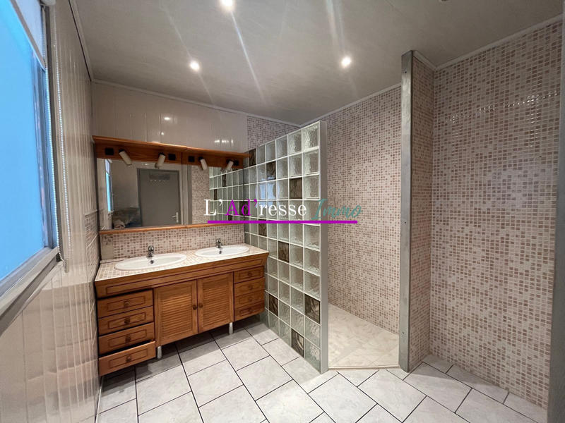 Maison - 182 m² - 8 pièces