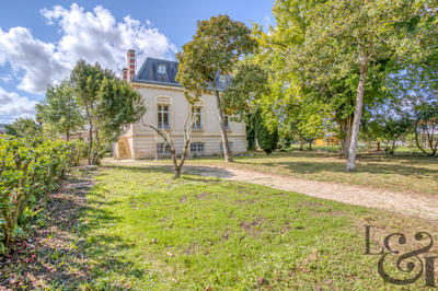 Maison - 281 m² - 10 pièces